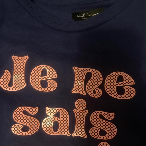 “ Je ne sais quoi “ cropped graphic tee by Tout á coup - Picture 4 of 4
